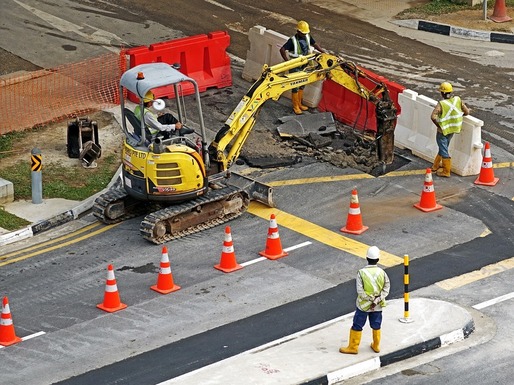 Consiliul Concurenței le recomandă autorităților publice locale să împartă pe loturi contractele de achiziție publică pentru lucrări de modernizare și reparații drumuri