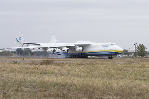 Antonov 225, cel mai mare avion din lume, ar fi fost distrus duminică de bombardamente. Avionul a fost în România în octombrie