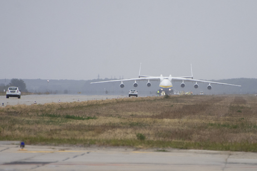 Antonov 225, cel mai mare avion din lume, ar fi fost distrus duminică de bombardamente. Avionul a fost în România în octombrie
