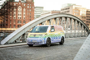Volkswagen lansează noul microbuz electric ID.Buzz, dar nu a rezolvat problemele cu dealerii