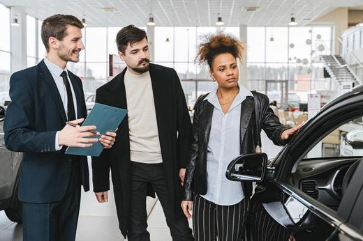 Dealerii auto din Europa avertizează: vânzările cu contract de agenție ar putea încălca legislația UE