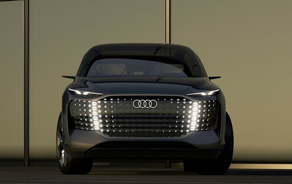 VIDEO & FOTO PREMIERĂ Noul concept Audi Urbansphere, un monovolum de lux, creat pentru miliardarii chinezi