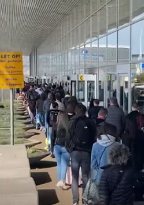 VIDEO Grevă spontană, probleme grave pe aeroportul din Amsterdam