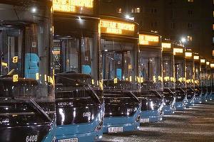 FOTO Protecția Consumatorului a intrat la STB și a oprit peste 80 de autobuze și tramvaie să iasă pe traseu. Nicușor Dan acuză "bâta PSD"
