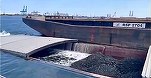 VIDEO Barjă încărcată cu 1.700 de tone de cărbune, scufundată în Portul Constanța