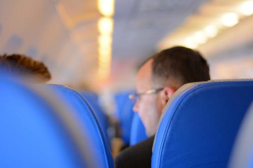 Companiile aeriene cedează și renunță să vă mai ceară măști de protecție 
