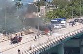 VIDEO Un avion s-a prăbușit pe un pod din Miami