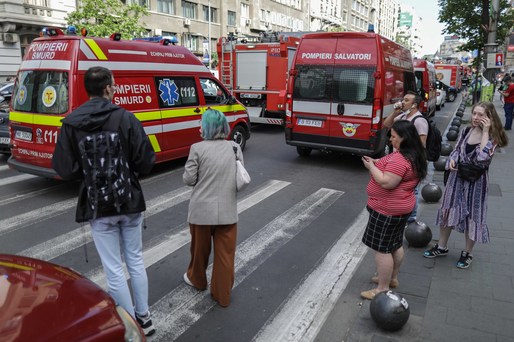 VIDEO&FOTO Incident la metrou în stația Piața Romană. Defecțiune tehnică la un tren. Degajări de fum, călătorii sunt evacuați