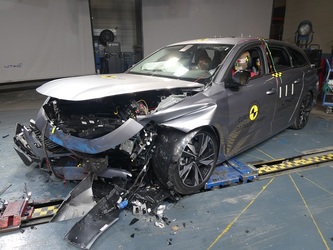 FOTO Surpriză EuroNCAP: „Vedeta” Peugeot 308, depunctată la testele de impact, împreună cu modelul similar Opel Astra