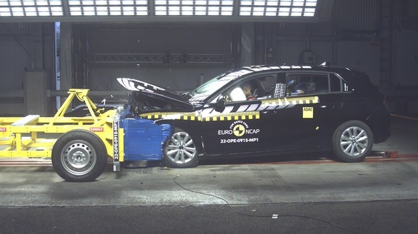 FOTO Surpriză EuroNCAP: „Vedeta” Peugeot 308, depunctată la testele de impact, împreună cu modelul similar Opel Astra