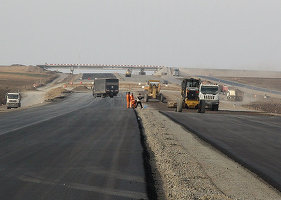 Ciurea (Asociația Pro Infrastructura): Pentru a face mai mult de 40-50 de kilometri de autostradă și drum expres în fiecare an trebuie să faci reformă structurală. Mulți dintre salariați stau "la semințe și la cafea"