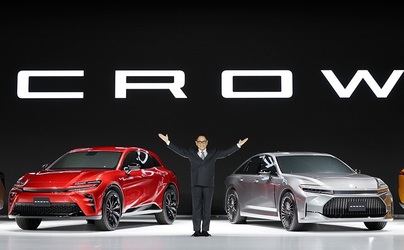 VIDEO&FOTO Primul automobil din istorie lansat simultan în patru versiuni de caroserie