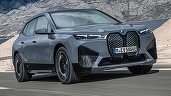 Un BMW iX inscripționat ca mașină de teste pentru conducerea autonomă a produs un grav accident rutier în Germania