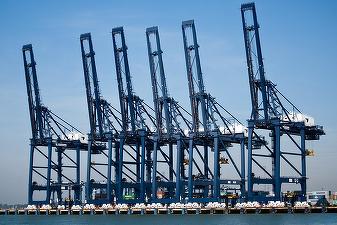 Principalul port britanic de mărfuri intră într-o grevă de opt zile, pentru prima oară din 1989