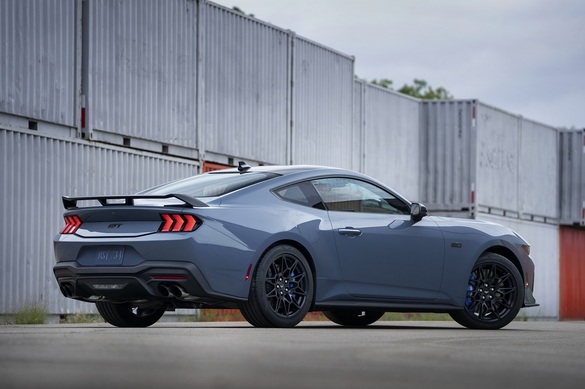 FOTO Ford prezintă la Detroit noua generație Mustang, construită tradițional, în jurul unui motor cu benzină