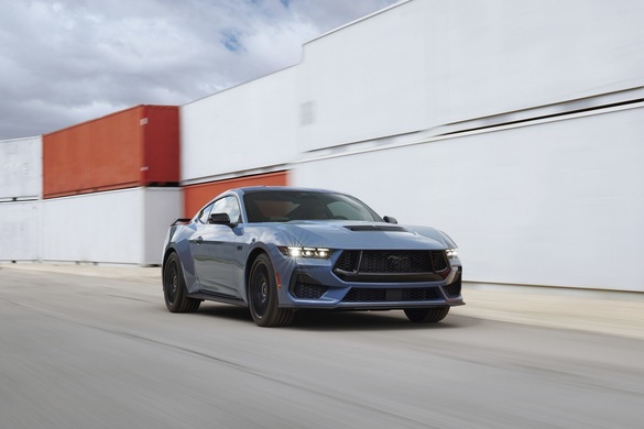 FOTO Ford prezintă la Detroit noua generație Mustang, construită tradițional, în jurul unui motor cu benzină