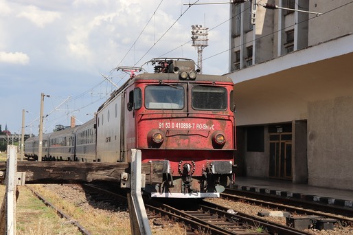 CFR Infrastructură: Un tren și-a rupt pantograful între stațiile București Nord-Rac Pajura
