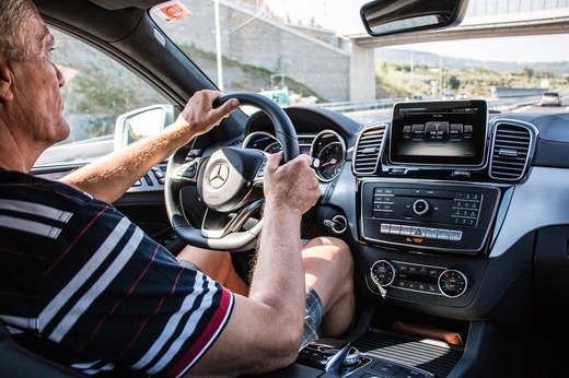 Prețurile mașinilor au luat-o razna: BMW și Mercedes nu mai garantează prețurile comenzilor decât un număr anumit de luni. Ce este pregătit pentru România