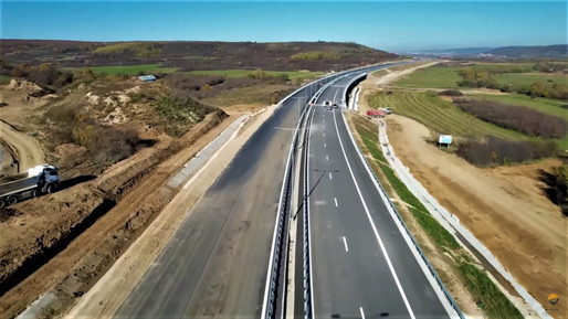 FOTO Cum arată primii 13 kilometri de pe Autostrada Sibiu-Pitești pe care s-ar putea circula din decembrie