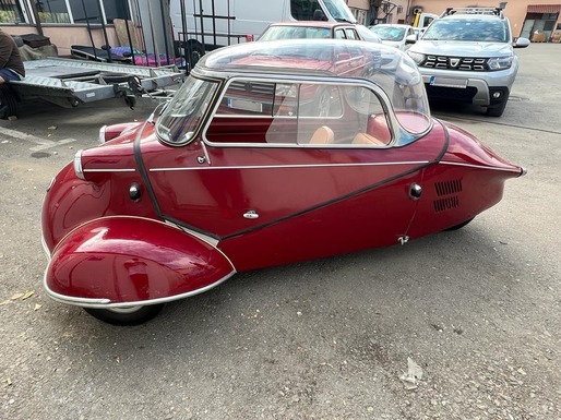 GALERIE FOTO O legendă a industriei auto, o mașinuță Messerschmitt KR175, în inspecție la RAR