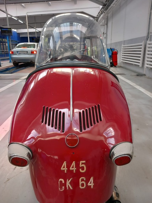 GALERIE FOTO O legendă a industriei auto, o mașinuță Messerschmitt KR175, în inspecție la RAR