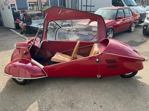 GALERIE FOTO O legendă a industriei auto, o mașinuță Messerschmitt KR175, în inspecție la RAR