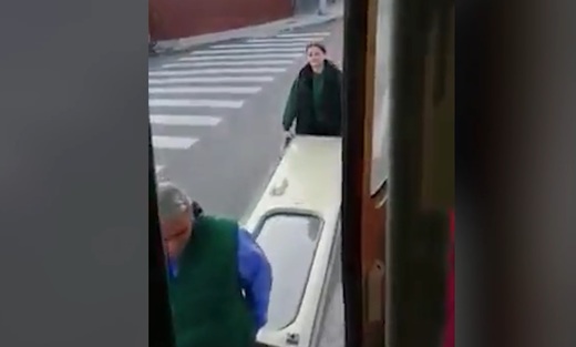VIDEO România 2022 - Ușa unui tramvai cade în timpul unei călătorii