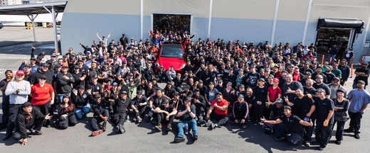 FOTO Tesla lansează noi angajări în România
