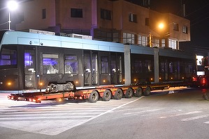 FOTO Primul tramvai modern a ajuns la Craiova. Testat cu nisip