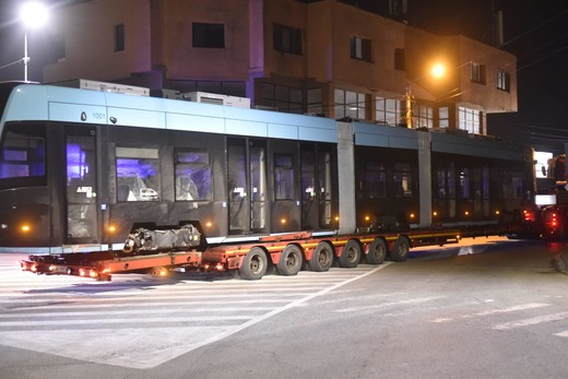 FOTO Primul tramvai modern a ajuns la Craiova. Testat cu nisip
