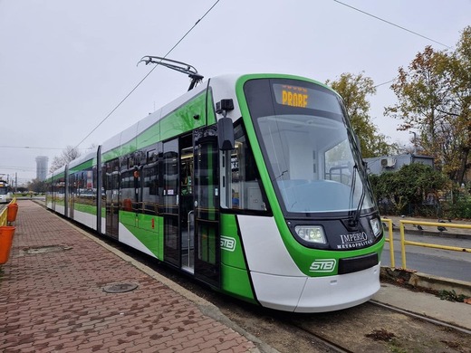 VIDEO Prima defecțiune a unui tramvai, la câteva ore după ce a fost pus în circulație în Capitală