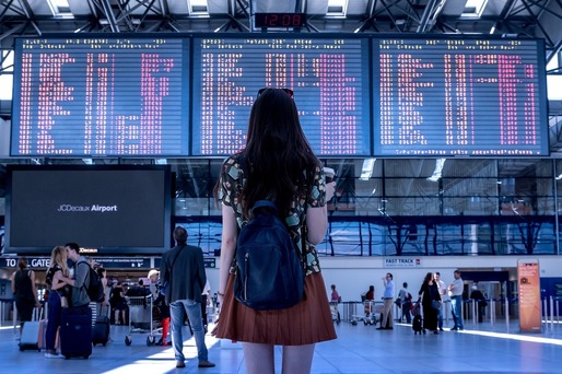Traficul de pasageri la aeroporturile europene se va redresa complet abia în 2025 