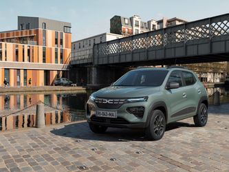 CLASAMENT Cea mai vândută mașină din România a fost, în decembrie, electrică