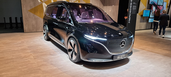 Mercedes Benz va renunța la modelele EQ