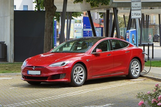 Tesla va mări producția la fabrica sa din Shanghai, pentru a satisface cererea declanșată de reducerile agresive ale prețurilor automobilelor sale