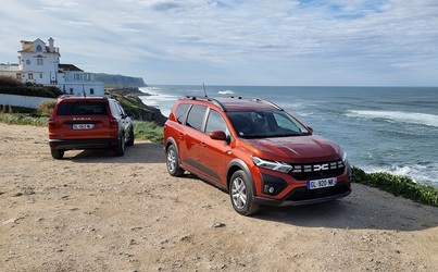 VIDEO & FOTO Primul test-drive cu noua Dacia Jogger Hybrid: consum de diesel și prețuri de Duster