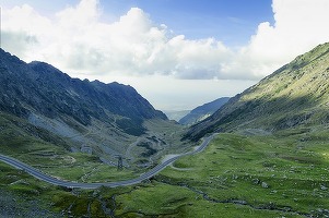Plase de protecție și bariere pentru a opri căderea de pietre pe Transfăgărășan. De când veți călători în siguranță