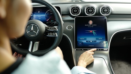 Mercedes lansează pe cinci modele tehnologia cu care poți cumpăra și activa servicii și echipamente direct din mașină