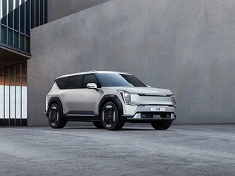 VIDEO & FOTO Kia lansează EV9 și atacă mărcile premium într-un segment foarte profitabil