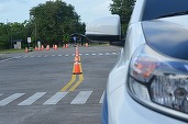 Permis de conducere de la 17 ani, interzis șofatul singur până la 18 ani. Cum se explică 