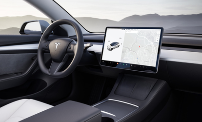 Un automobil Tesla Model 3 a fost "spart" în numai 2 minute de specialiștii în cybersecurity
