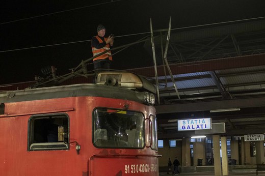 CFR retrage din circulație toate locomotivele electrice dotate cu echipamente tehnice similare cu cele ale locomotivei implicate în accidentul feroviar care a avut loc la Galați