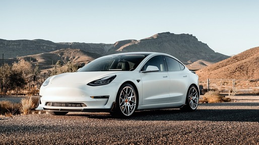 Tesla taie din nou prețurile pentru automobilele sale pentru a stimula cererea