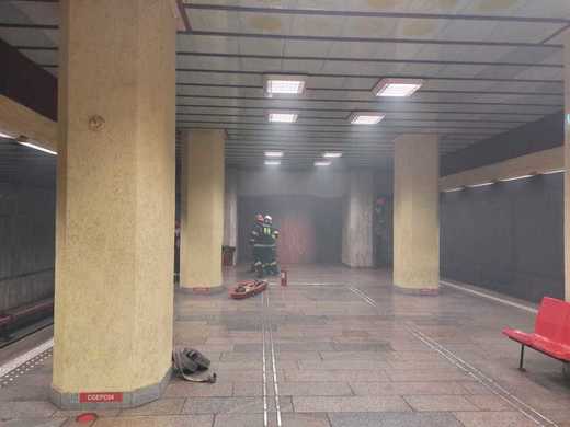 Degajare puternică de fum la stația de metrou Costin Georgian. Călătorii sunt evacuați, iar circulația trenurilor este oprită