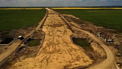 FOTO Valea Plângerii pe A7 Ploiești-Buzău lot 2. „Șantierul“ este aproape încremenit între lanurile de rapiță