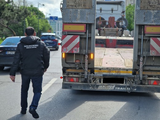 De astăzi, accesul unor autovehicule - interzis în Piața Unirii din București
