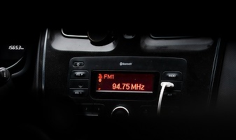 Mai au nevoie mașinile de radio? SUA vor să interzică eliminarea lui pentru reducerea costurilor de producție, deoarece e mijloc de comunicare strategic