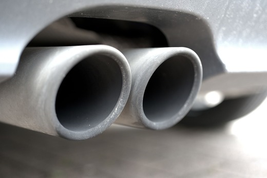 Polonia atacă în justiție decizia UE de interzicere a mașinilor cu motoare pe combustie