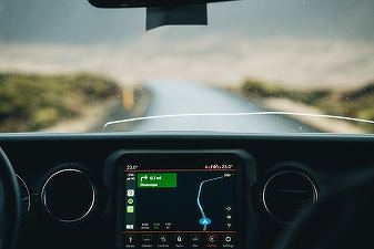 7 criterii după care alegi un sistem de navigație auto
