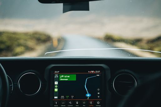 7 criterii după care alegi un sistem de navigație auto